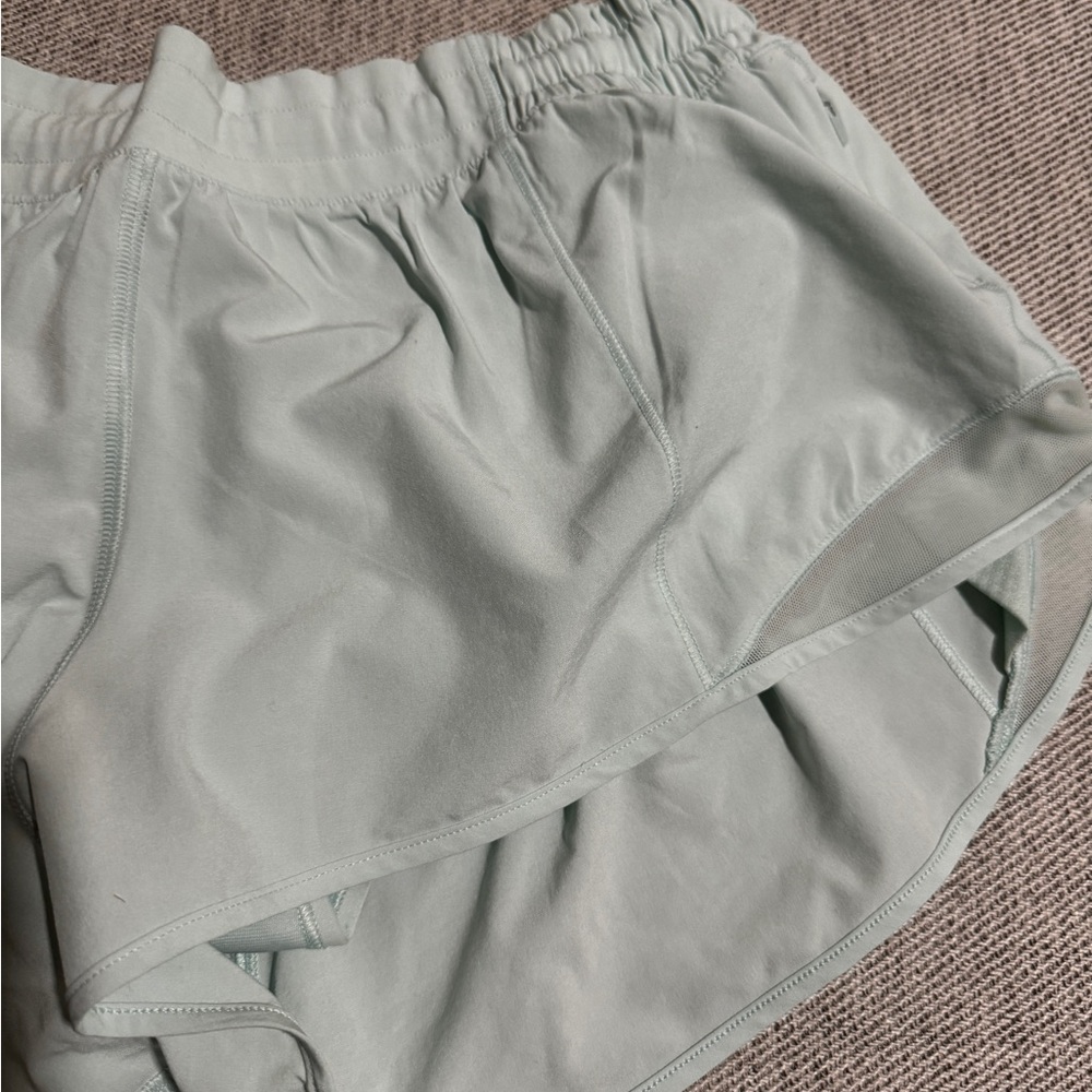 Mint colored Lululemon shorts in 2.5 inch length size 8/10